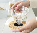 Dripper Hario V60 VDG-02 conique transparent et bois d'olivier 4 tasses - 2